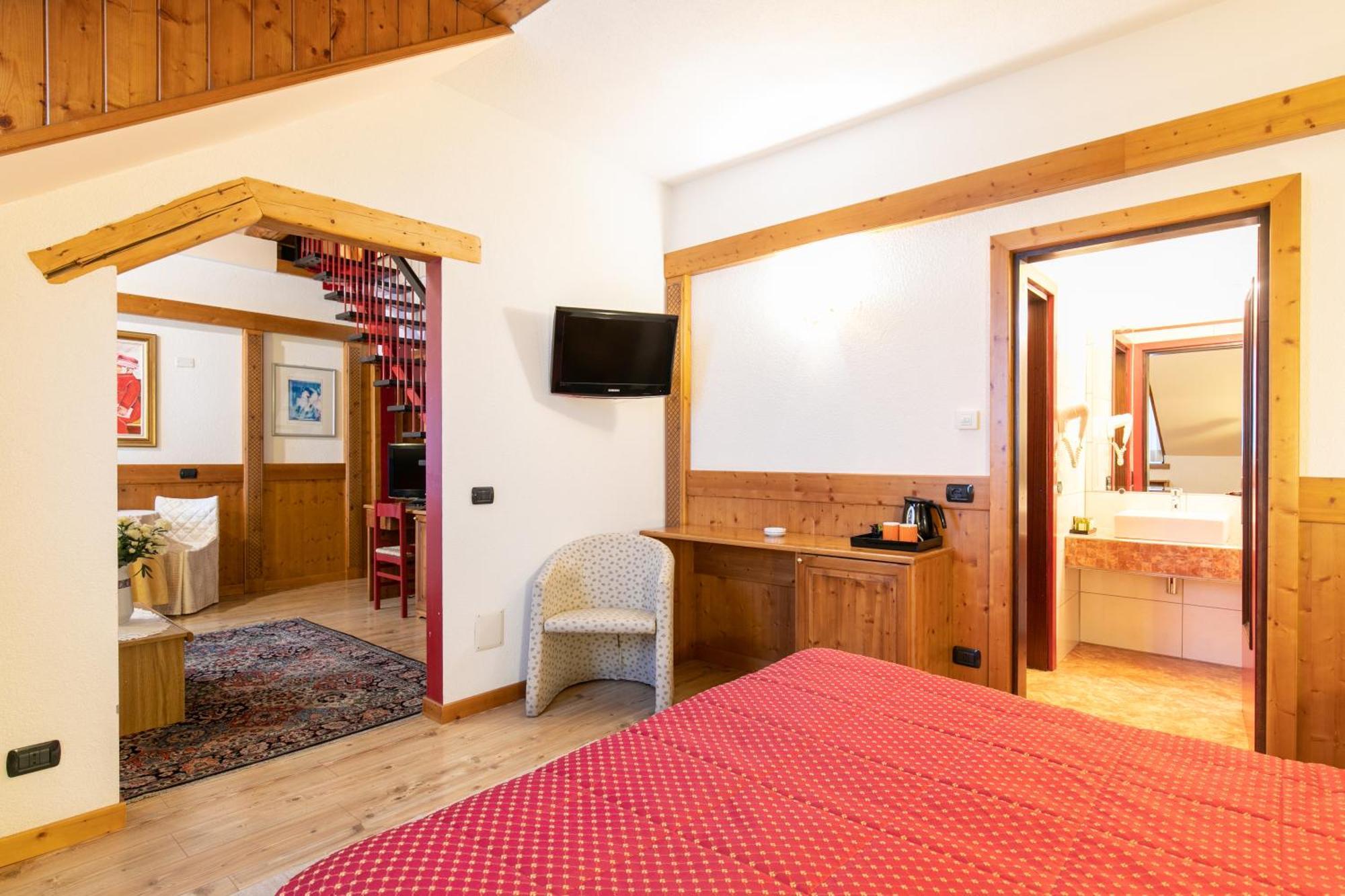 G. Hotel Des Alpes San Martino Di Castrozza Exterior foto